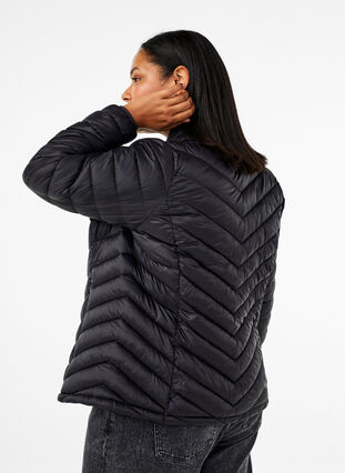 Zizzi Lett jakke med lommer, Svart, Model image number 2