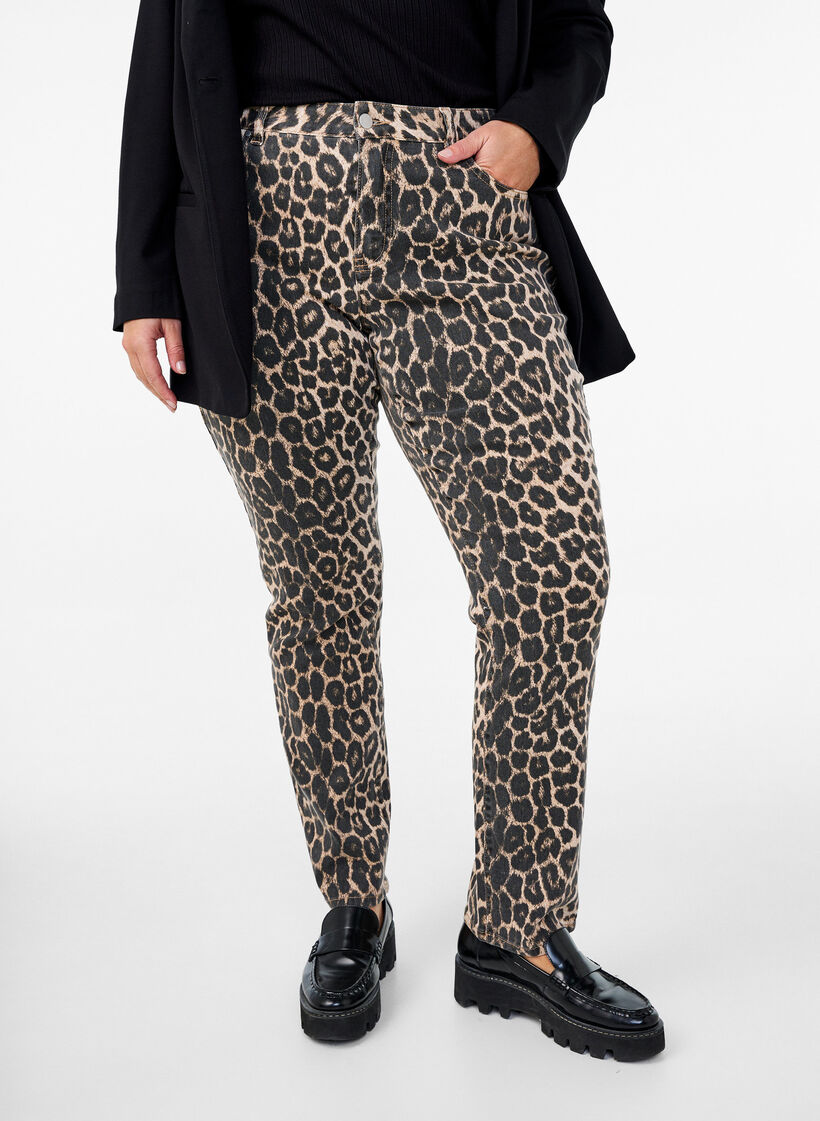 Emily jeans med leopardtrykk, Brun, Model image number 2