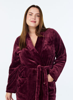 Zizzi Badekåpe i myk velur med lommer, Mørk Bordeaux, Model image number 2