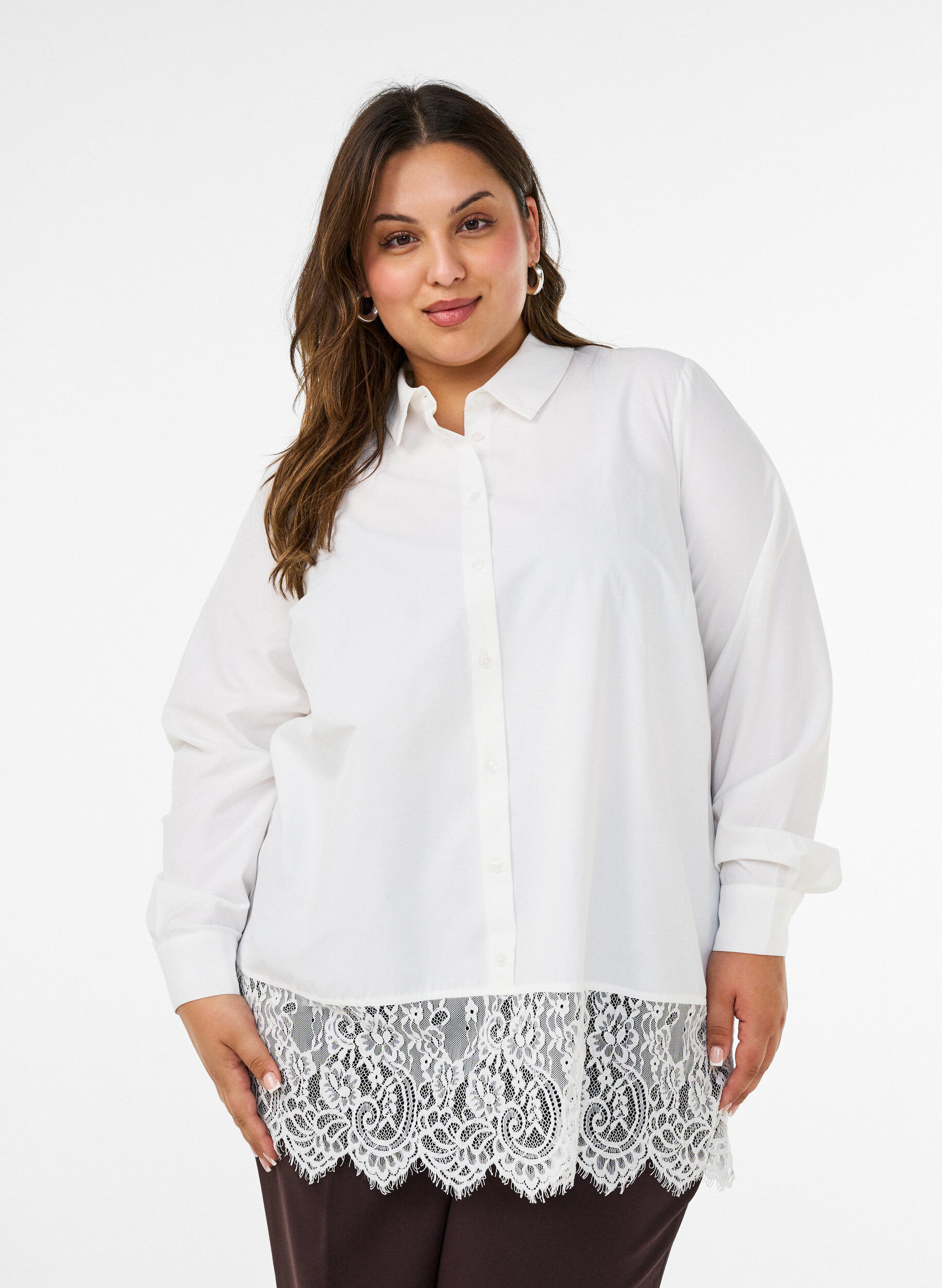 ZizziLoose skjorte med bred blondekant, Hvit, Model image number 0