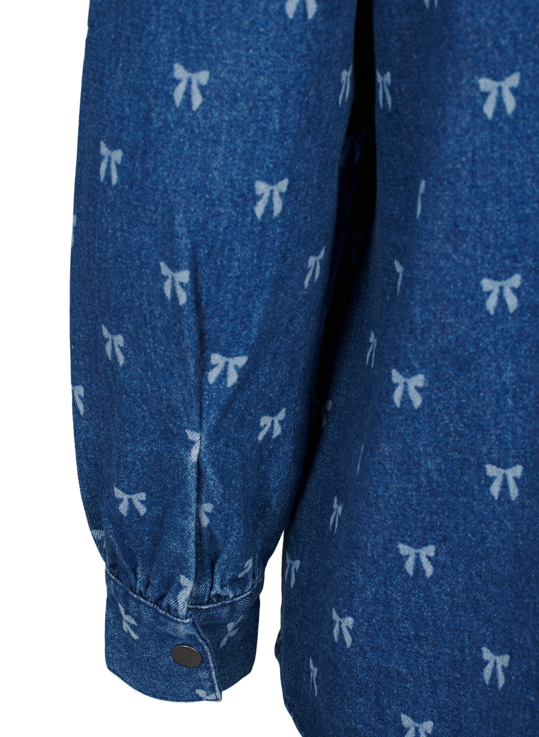 Zizzi Denimskjorte med hjerter, Denim Blue W. Wh.Bow, Packshot image number 3