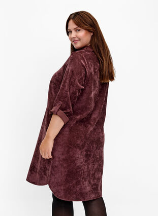 Zizzi Fløyelskjole med 3/4-ermer og knapper, Fudge, Model image number 1