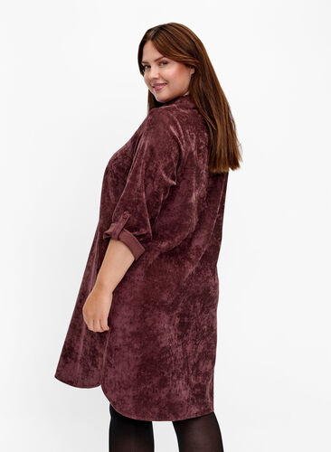Zizzi Fløyelskjole med 3/4-ermer og knapper, Fudge, Model image number 1