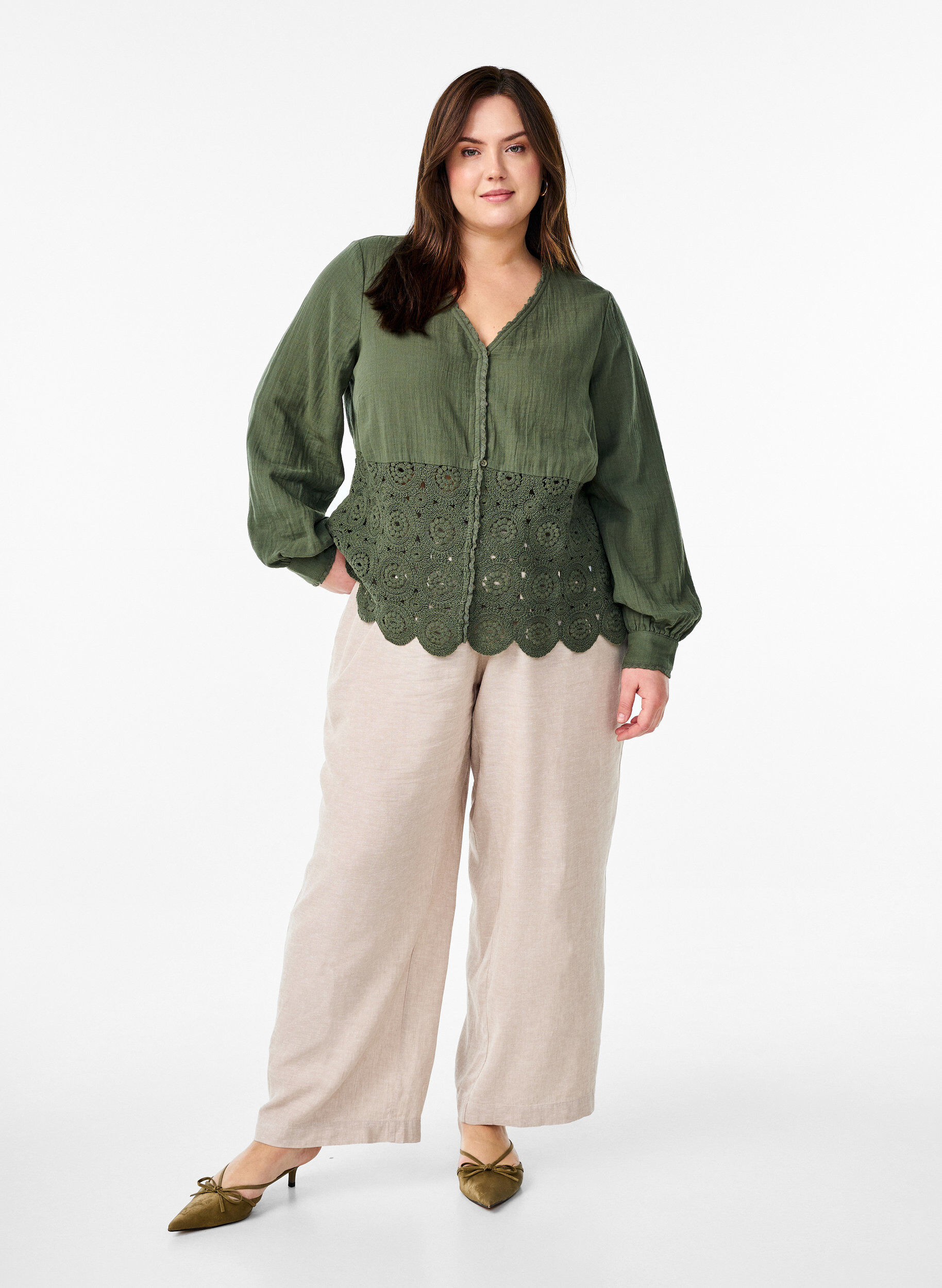 Zizzi Bomullsskjorte med heklede detaljer, Gr&oslash;nn, Model image number 1