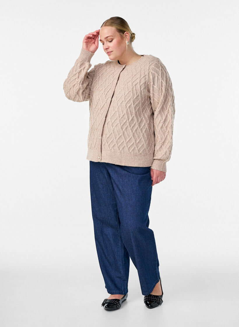 Kabelstrikket cardigan med perleknapper, Beige, Model image number 1