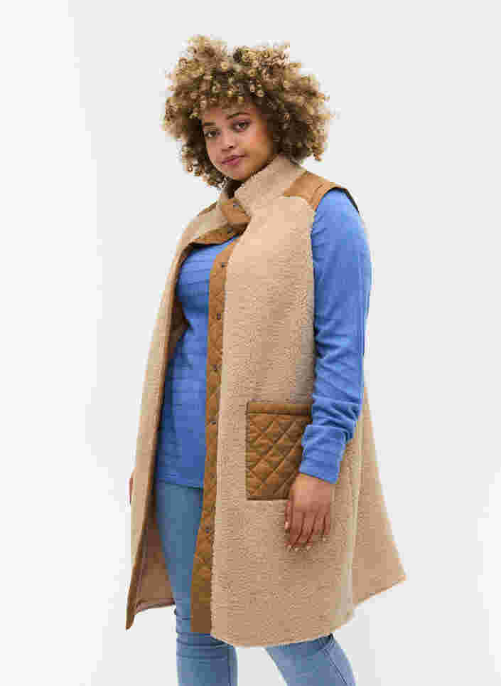 Lang teddy vest med knapper og lommer, Nomad Comb, Model image number 0