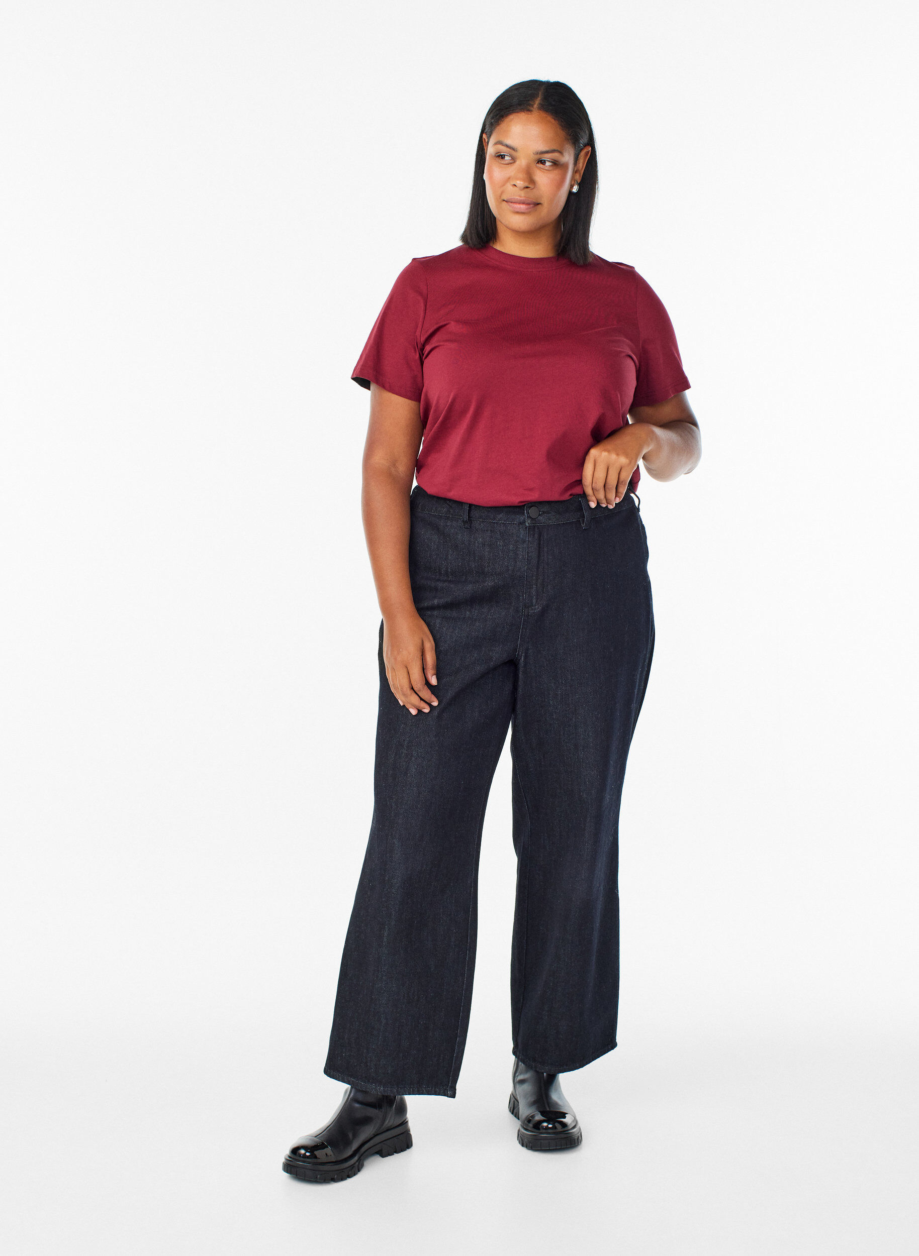 Zizzi Basic T-skjorte i bomull med rund hals, M&oslash;rk Bordeaux, Model image number 1