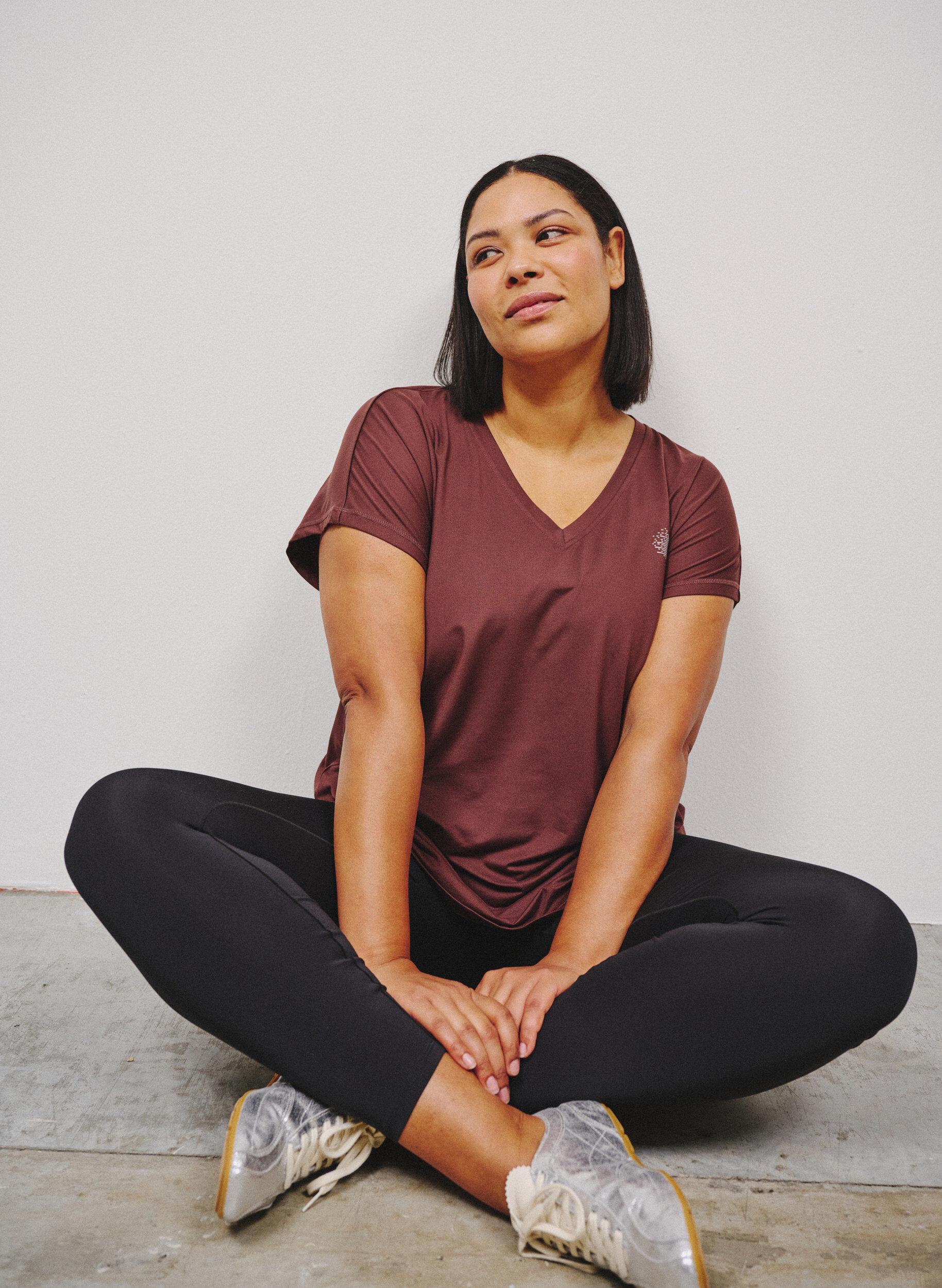 ZizziL&oslash;stsittende trenings-t-skjorte med v-hals, Brun, Image image number 0