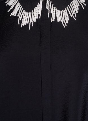 Zizzi Viskose tunika med perlebrodert krage, Black, Packshot image number 2