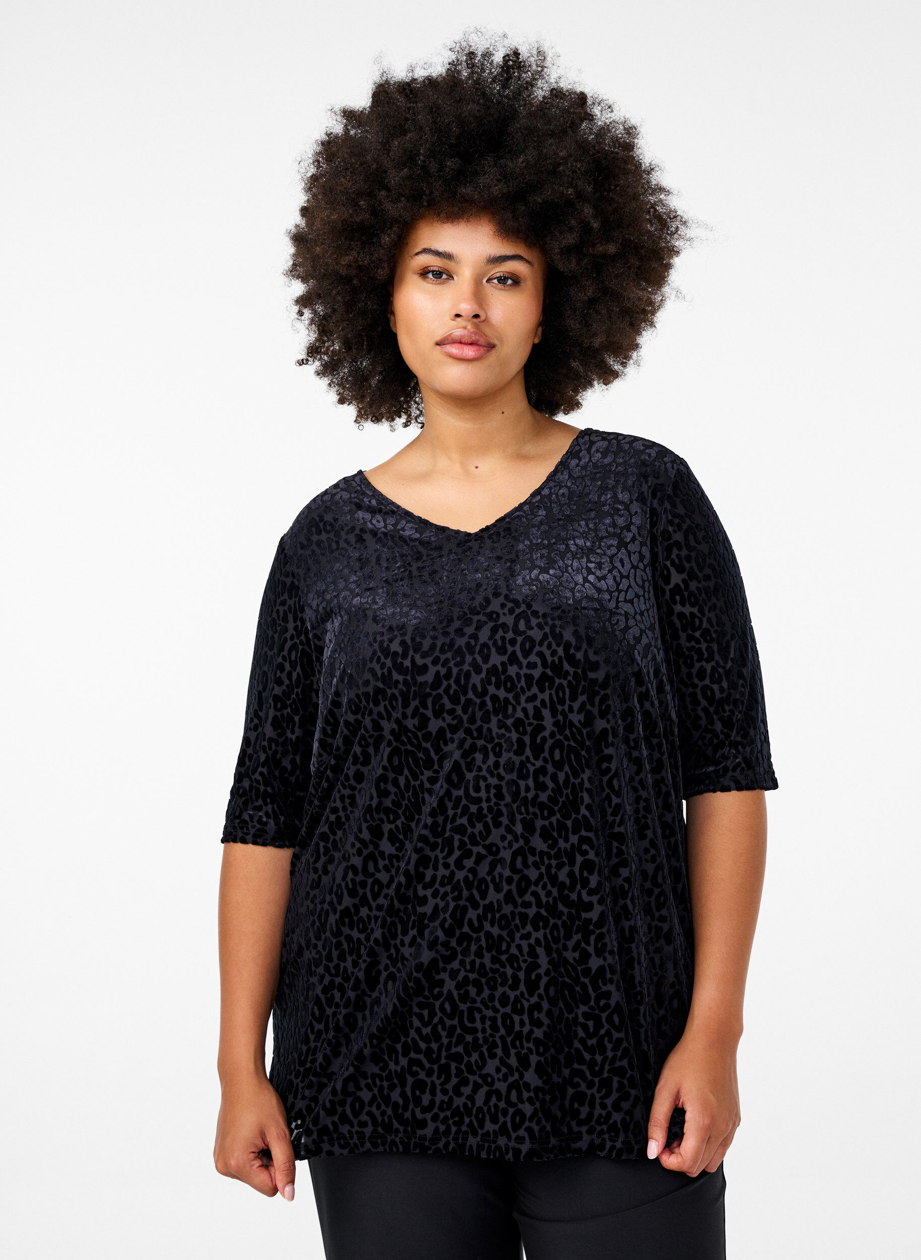 Zizzi Kortermet bluse med leopardm&oslash;nster, Svart, Model image number 0