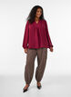 Bluse med V-hals og heklet b&aring;nd, R&oslash;d, Model image number 1