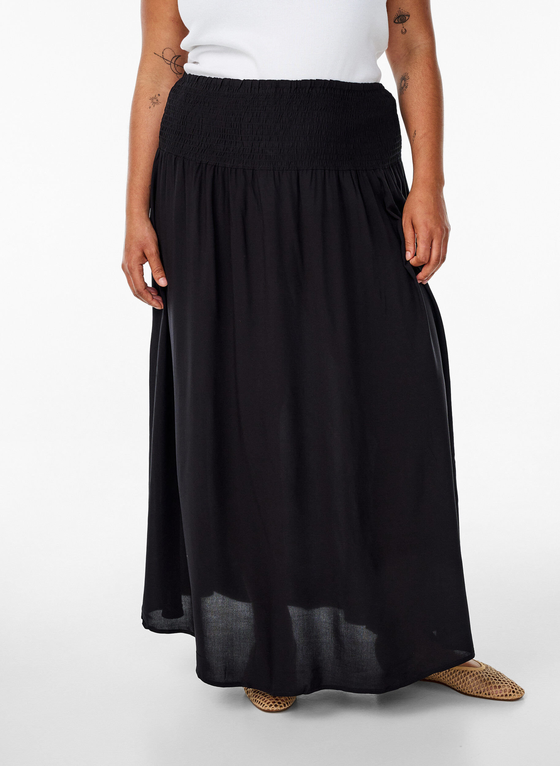 ZizziMaxiskj&oslash;rt i viskose med vaffels&oslash;m, Svart, Model image number 3