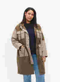 Kontrastfarget jakke med lommer, Dark Olive Comb., Model