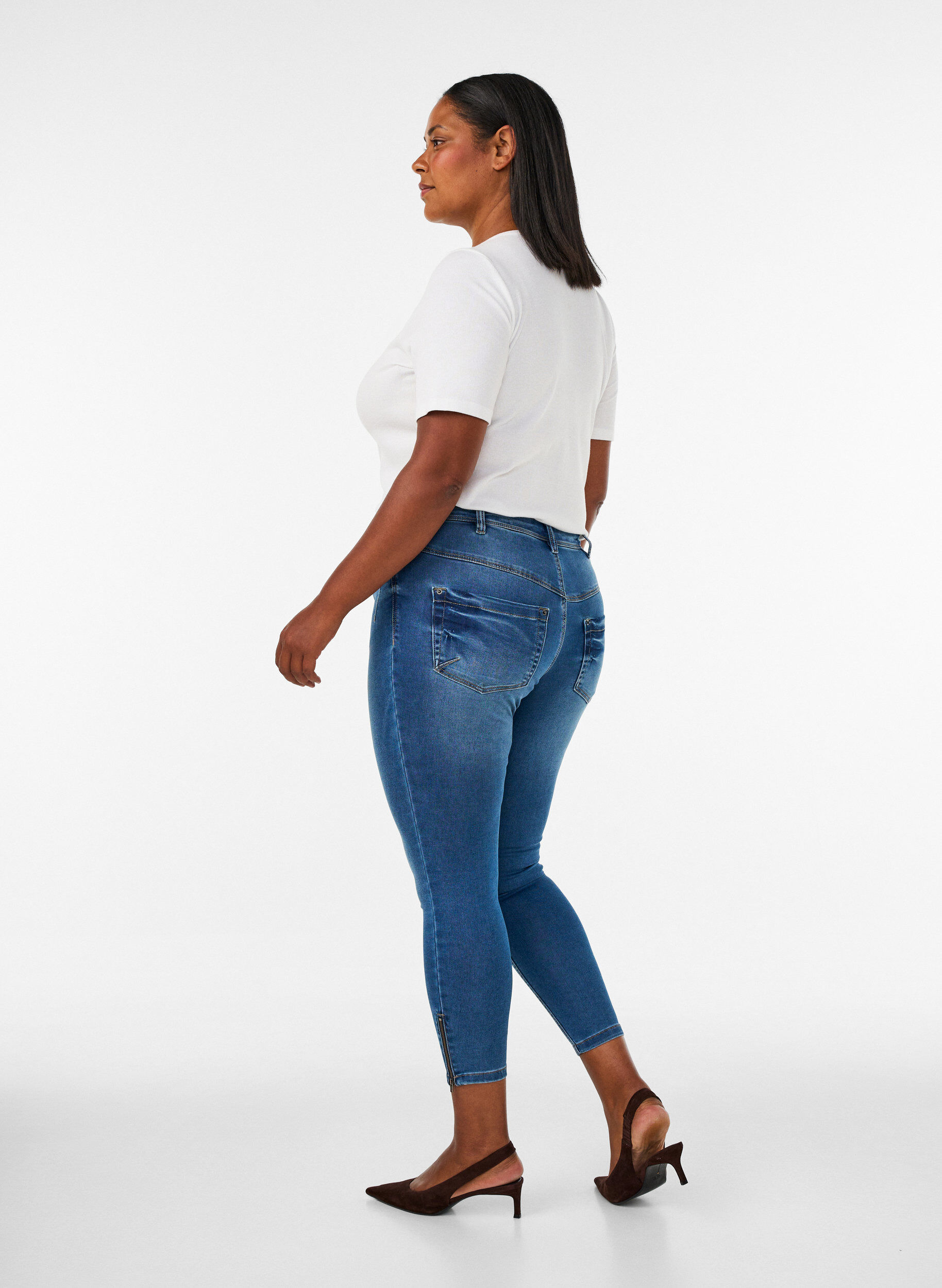 ZizziCropped Amy jeans med glidel&aring;sdetaljer, Bl&aring;, Model image number 2
