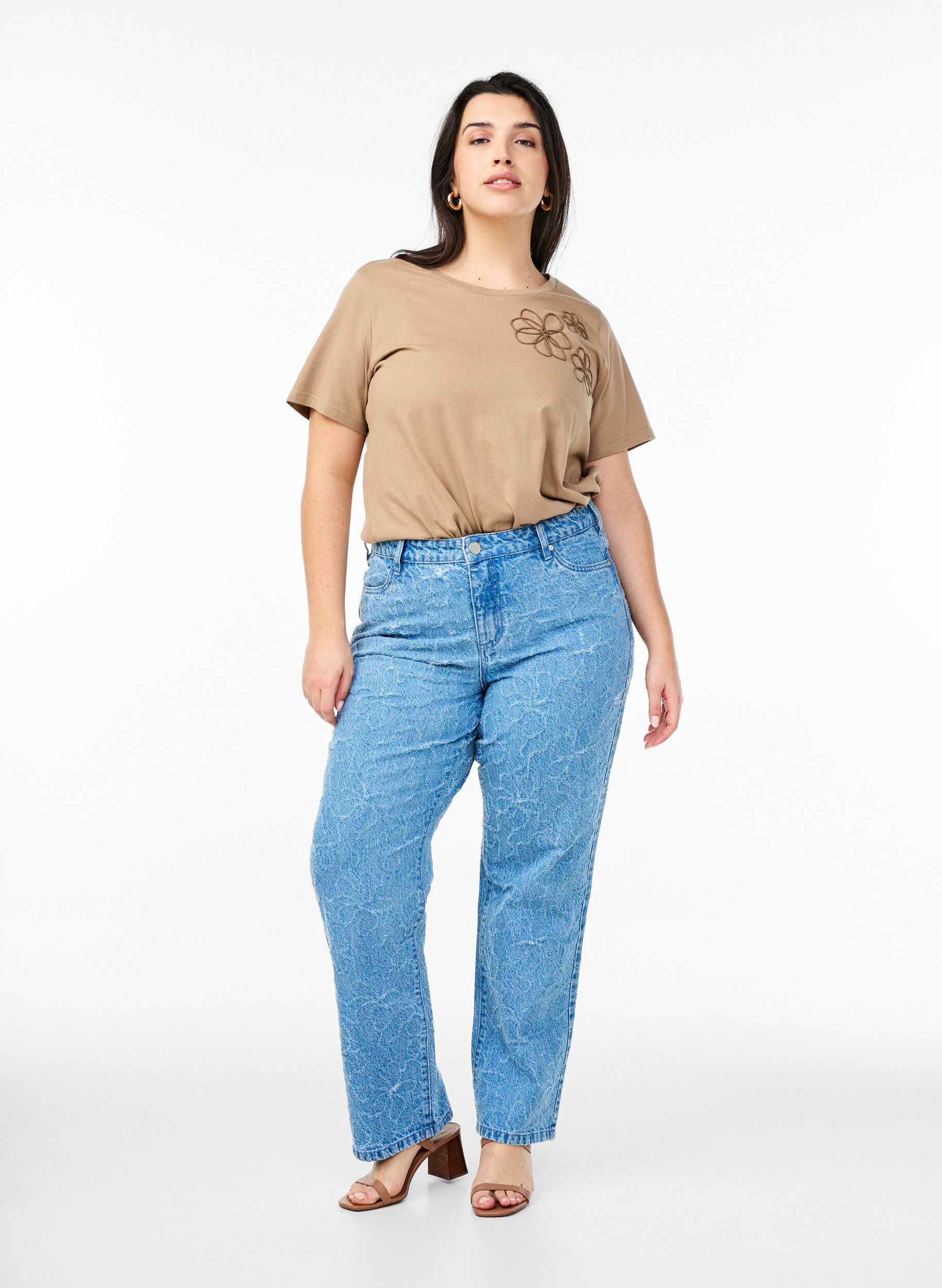 Zizzi T-skjorte med dekorative detaljer, Beige, Model image number 1