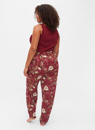 Pysjamasbukser med blomstermønster, Cabernet Flower Pr., Model