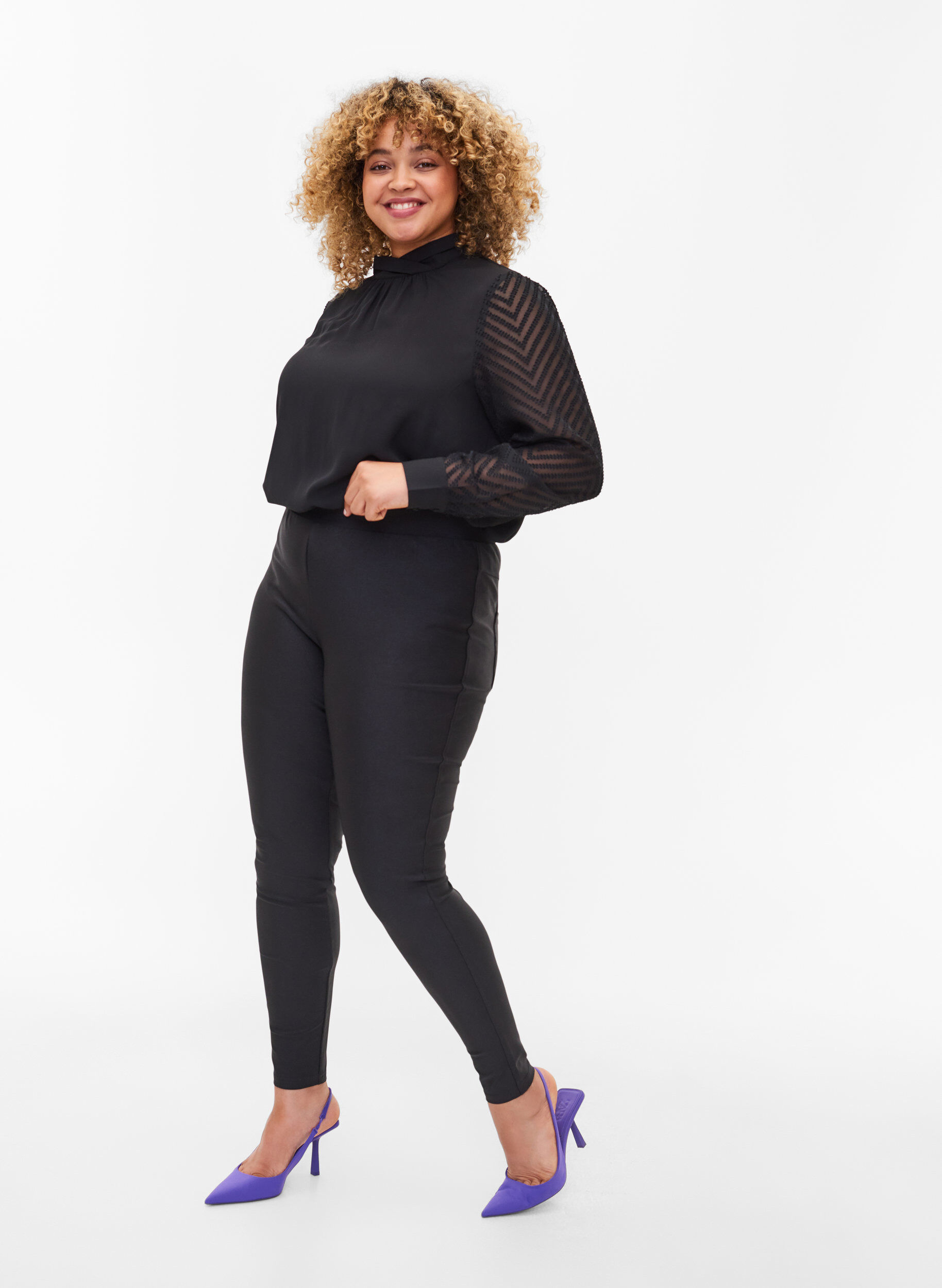 Zizzi Skinnende leggings med 7/8-lengde og baklommer, Black, Model image number 2