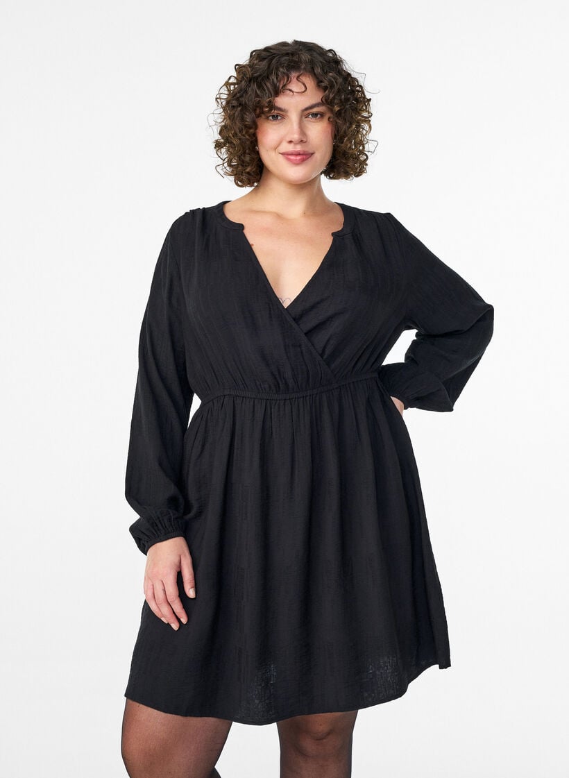 Kort teksturert kjole med omslagsstil, Svart, Model image number 0