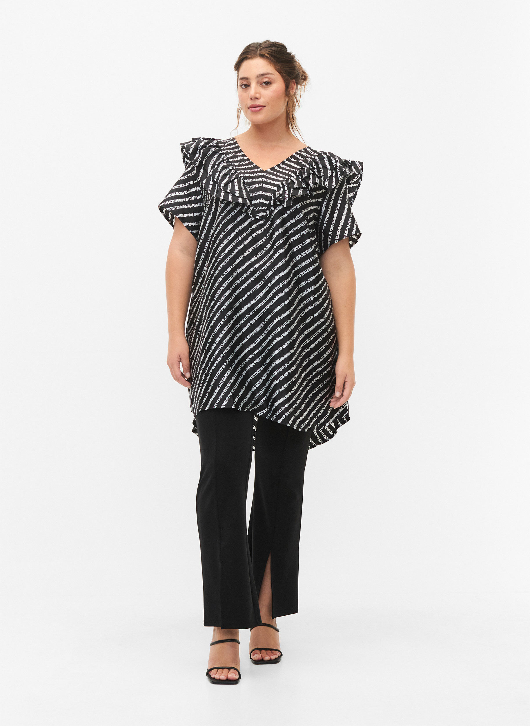 Zizzi Stripete tunika med frynser, Black/White Stripes, Model image number 3