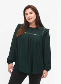 Viskosebluse med volanger og blonder, Scarab, Model