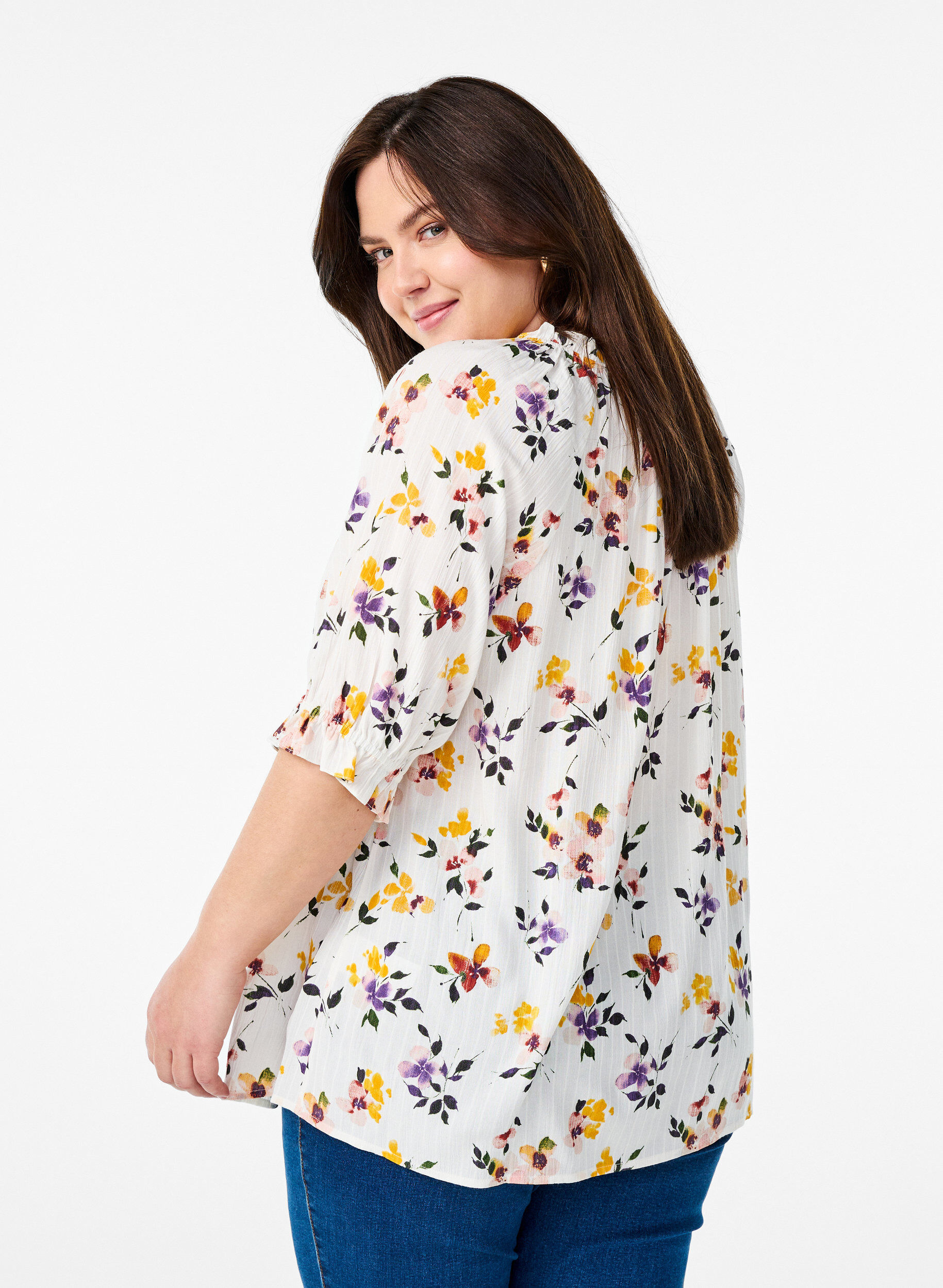 Zizzi Blomstret viskosebluse med halvlange ermer, Hvit, Model image number 2