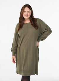 Kort strikkekjole med raglanermer og en midtsøm, Grønn Kort strikkekjole med raglanermer og en midtsøm, Grønn, Model