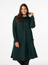 Jerseykjole med høy hals og lommer, Grønn Jerseykjole med høy hals og lommer, Grønn, Model