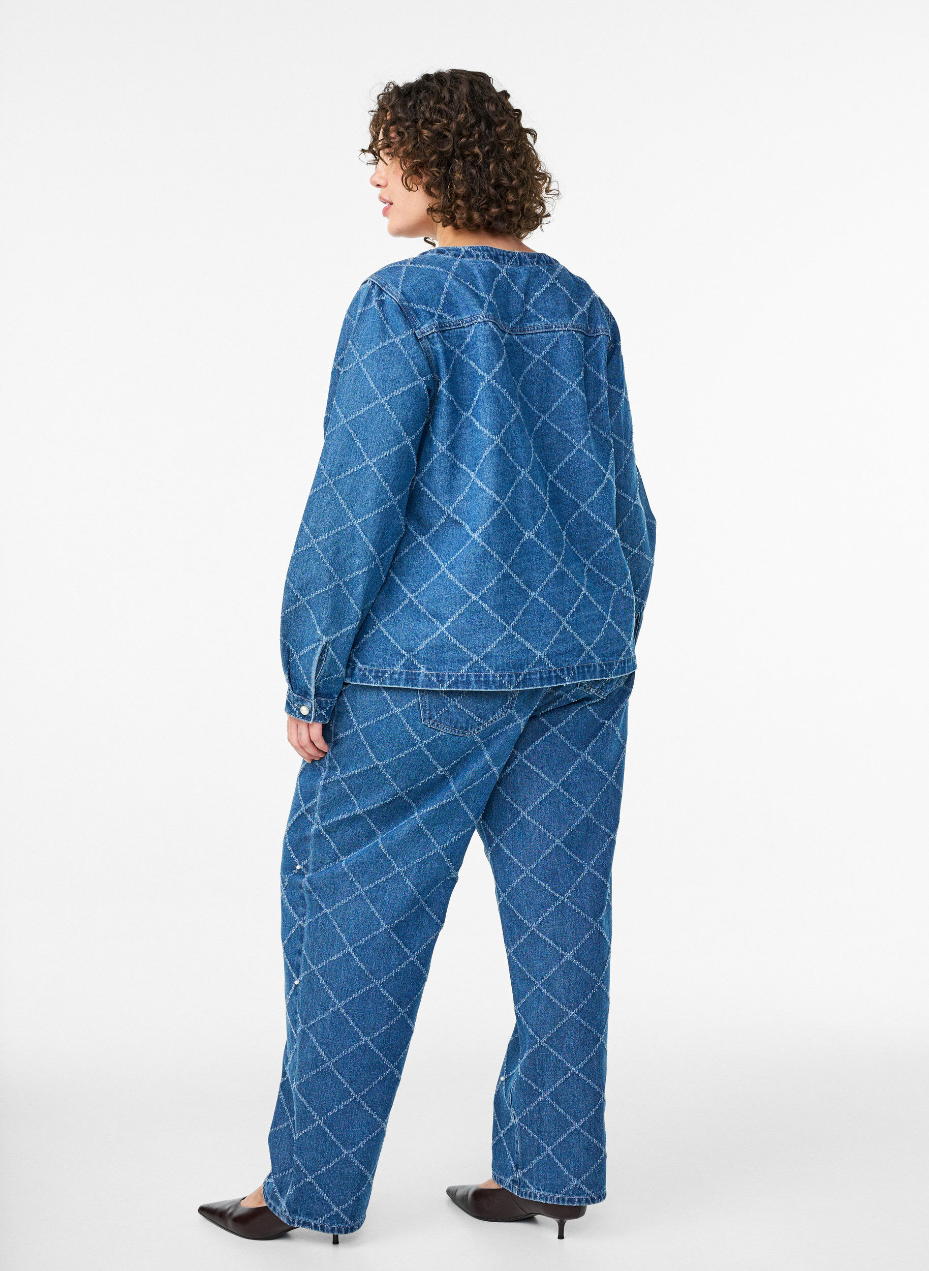 Zizzi Kiana jeans med h&oslash;y midje og slitt m&oslash;nster, Bl&aring;, Model image number 1