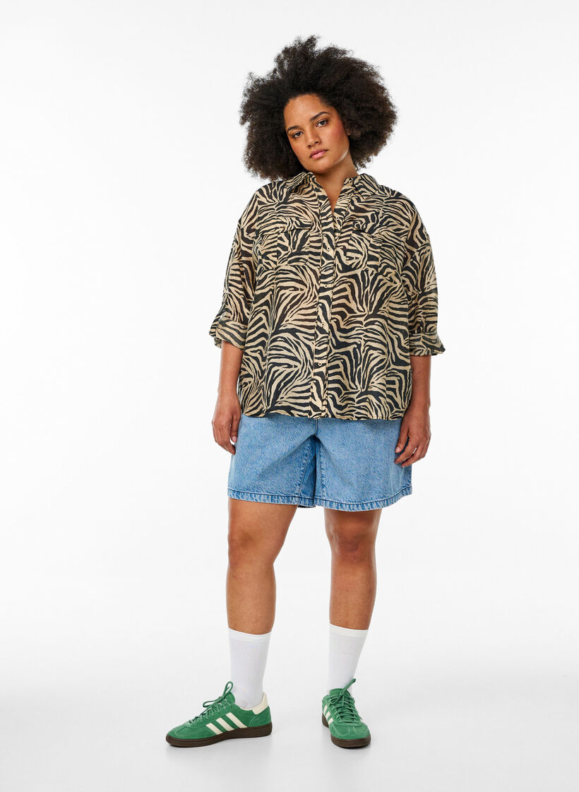 Løs skjorte med dyreprint og brystlommer, Svart, Model image number 1