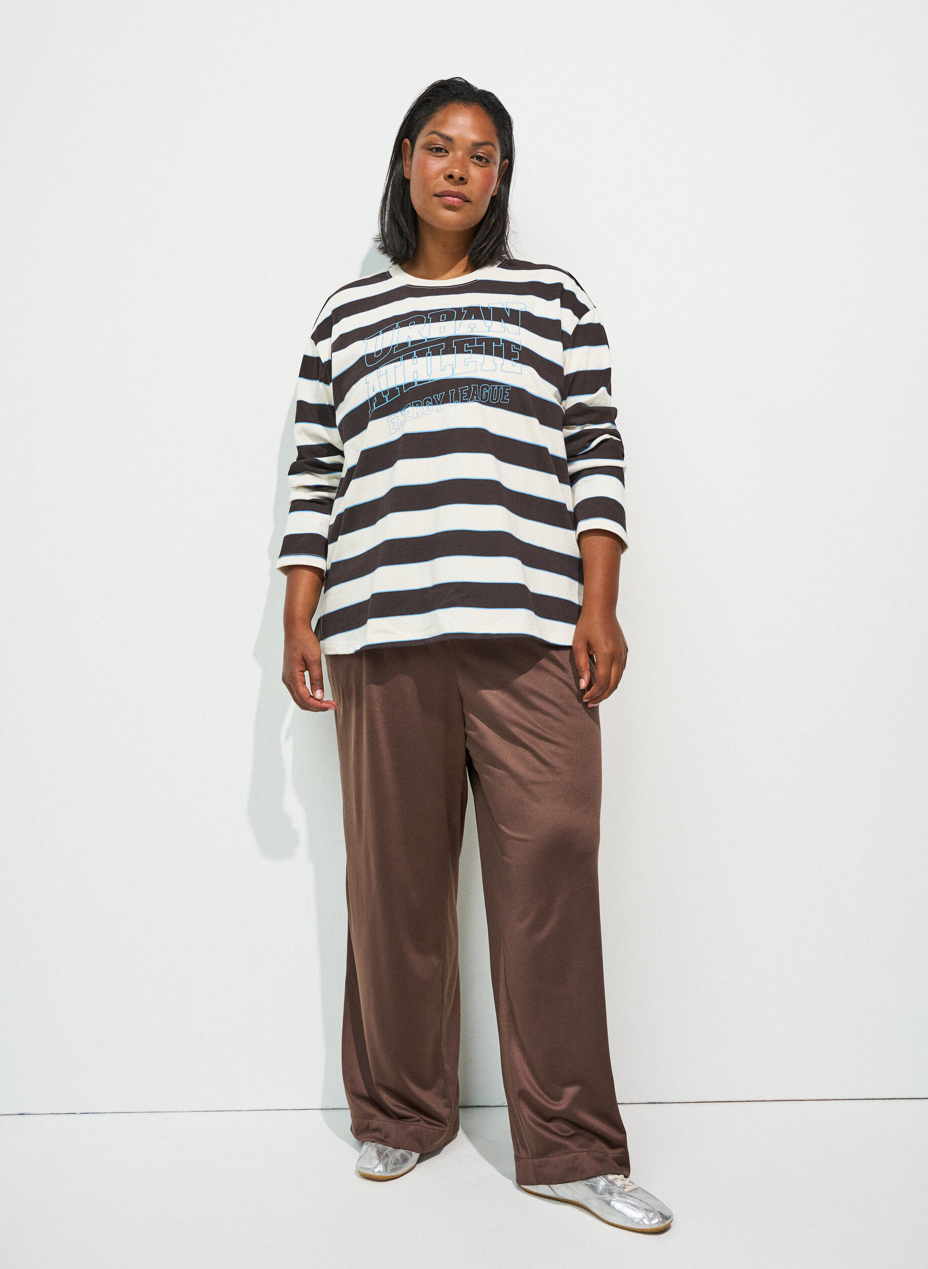 ZizziStripete jerseybluse med sporty teksttrykk, Brun, Model image number 1
