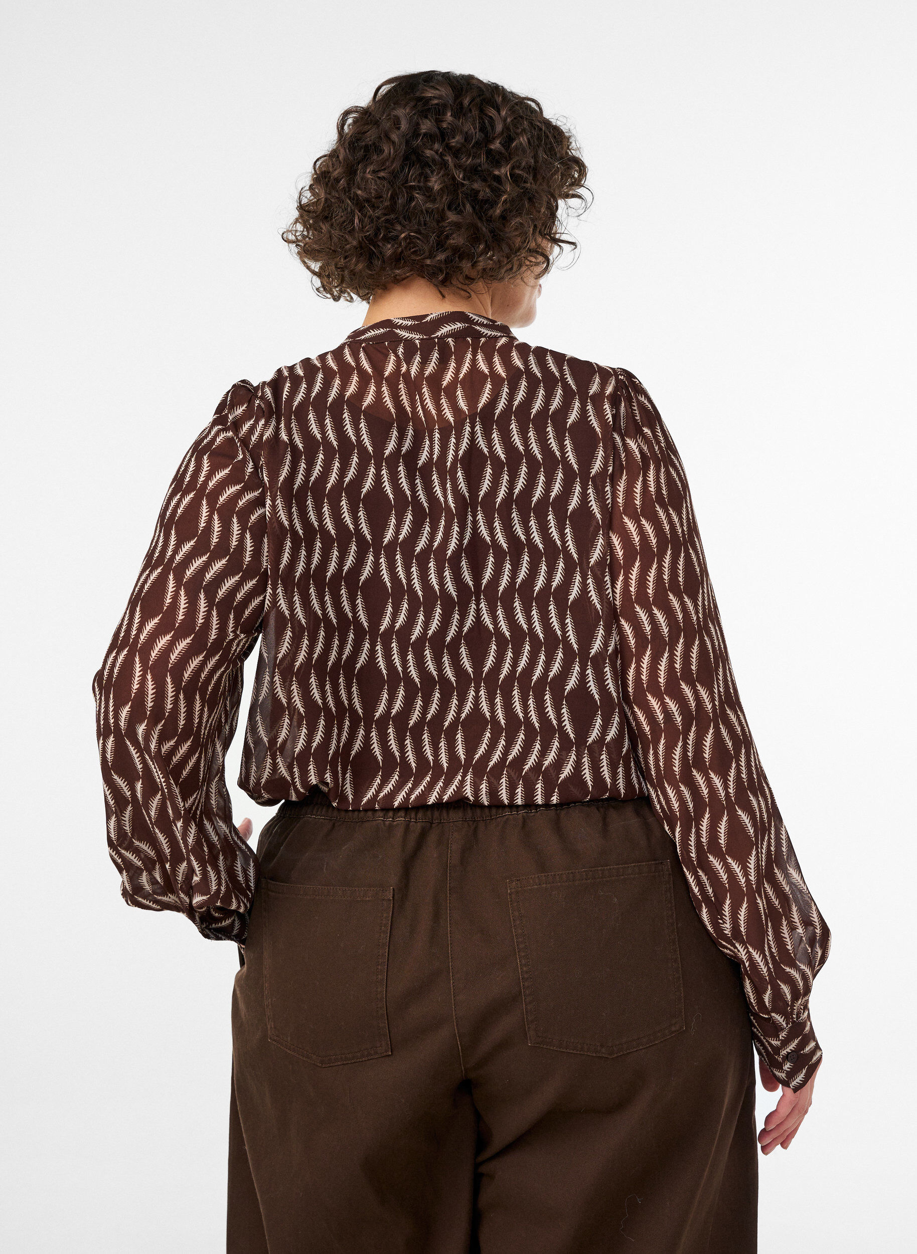 ZizziBluse med heldekkende trykk og kort knappestolpe, Brun, Model image number 2