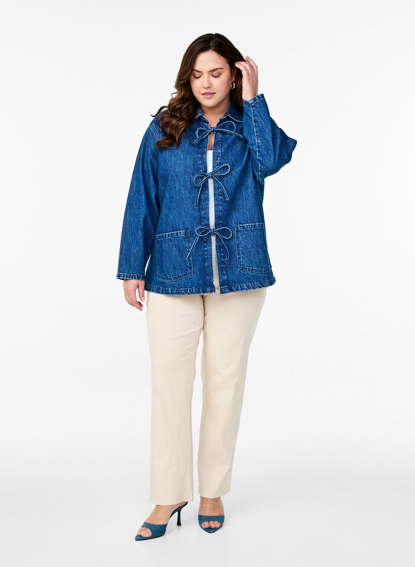 Denimjakke med knytelukking og lommer, Blue Denim, Model image number 2