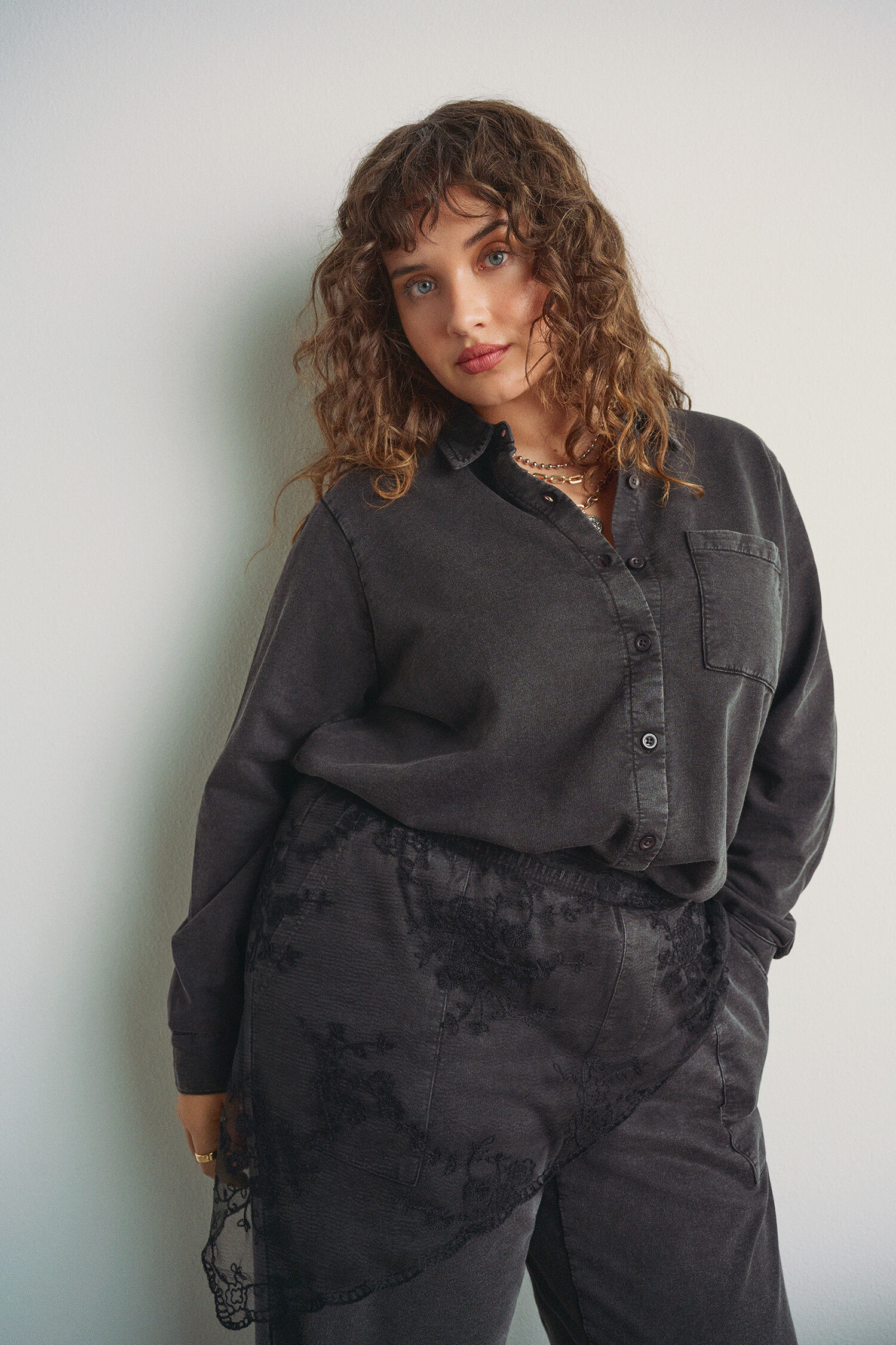 Zizzi Matchende gr&aring;tt sett med detaljer, , Model