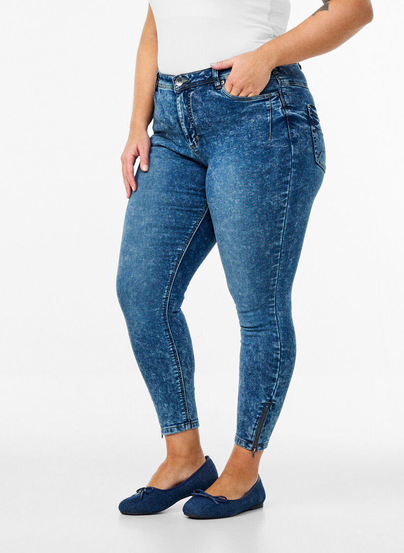 Cropped Amy jeans med glidelåsdetaljer, Blå, Model image number 3