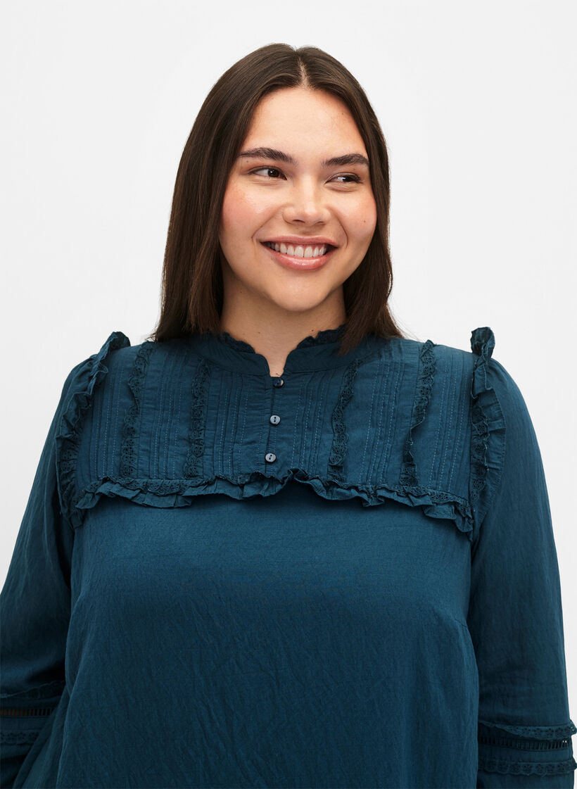 Viskosekjole med broderie Anglaise og volangdetaljer, Reflecting Pond, Model image number 2