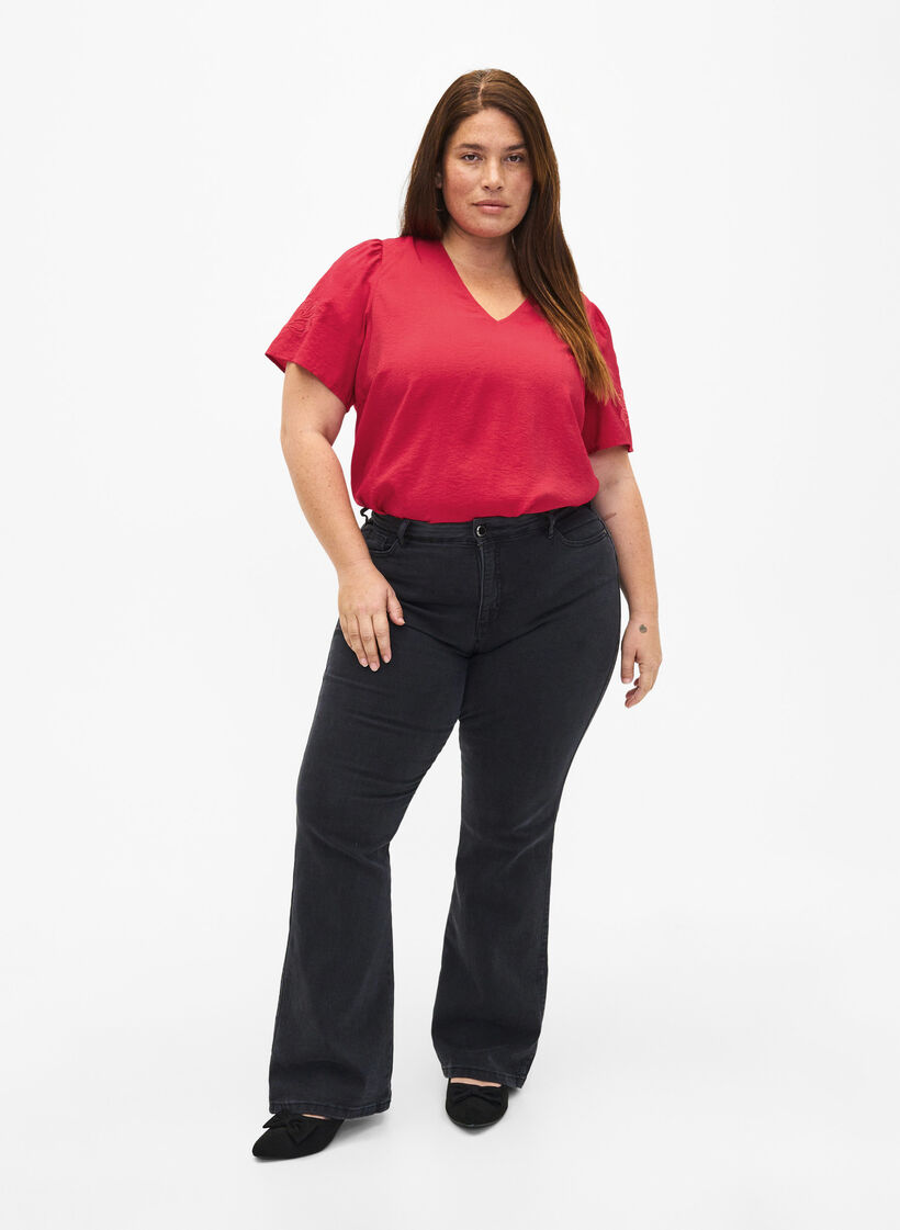 Kortermet bluse i viskose med broderi, Rød, Model image number 1