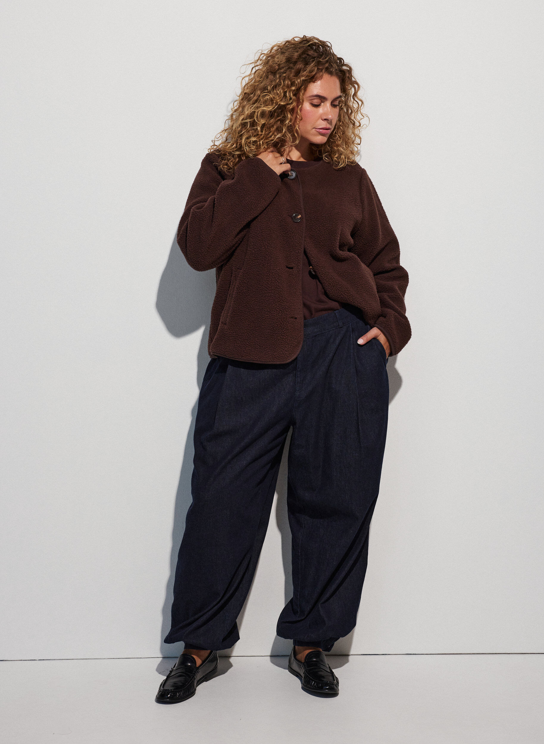 ZizziTeddyjakke med rund hals og knapper, Brun, Model image number 1