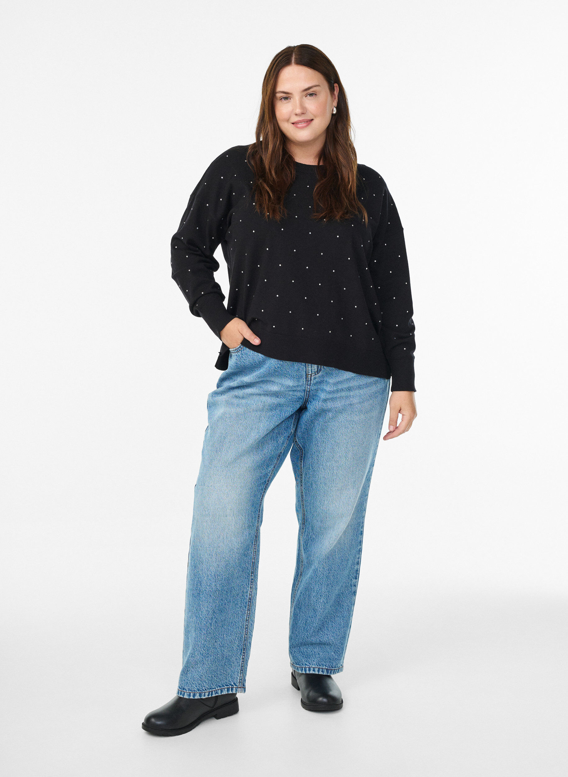 Zizzi L&oslash;sstrikket bluse med rhinesteiner, Svart, Model image number 1