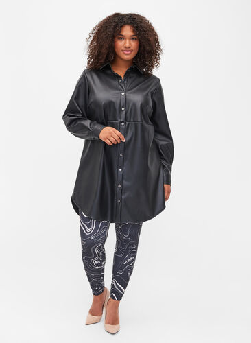 Lang skjorte i imitert skinn, Black, Model image number 2