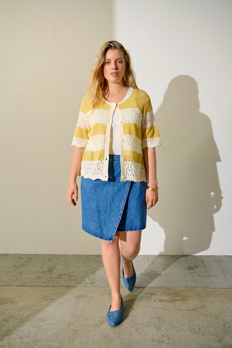 Denimskj&oslash;rt med detaljer, , Model