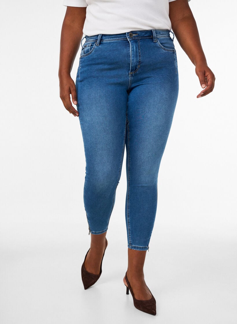 Cropped Amy jeans med glidel&aring;sdetaljer, Bl&aring;, Model image number 3