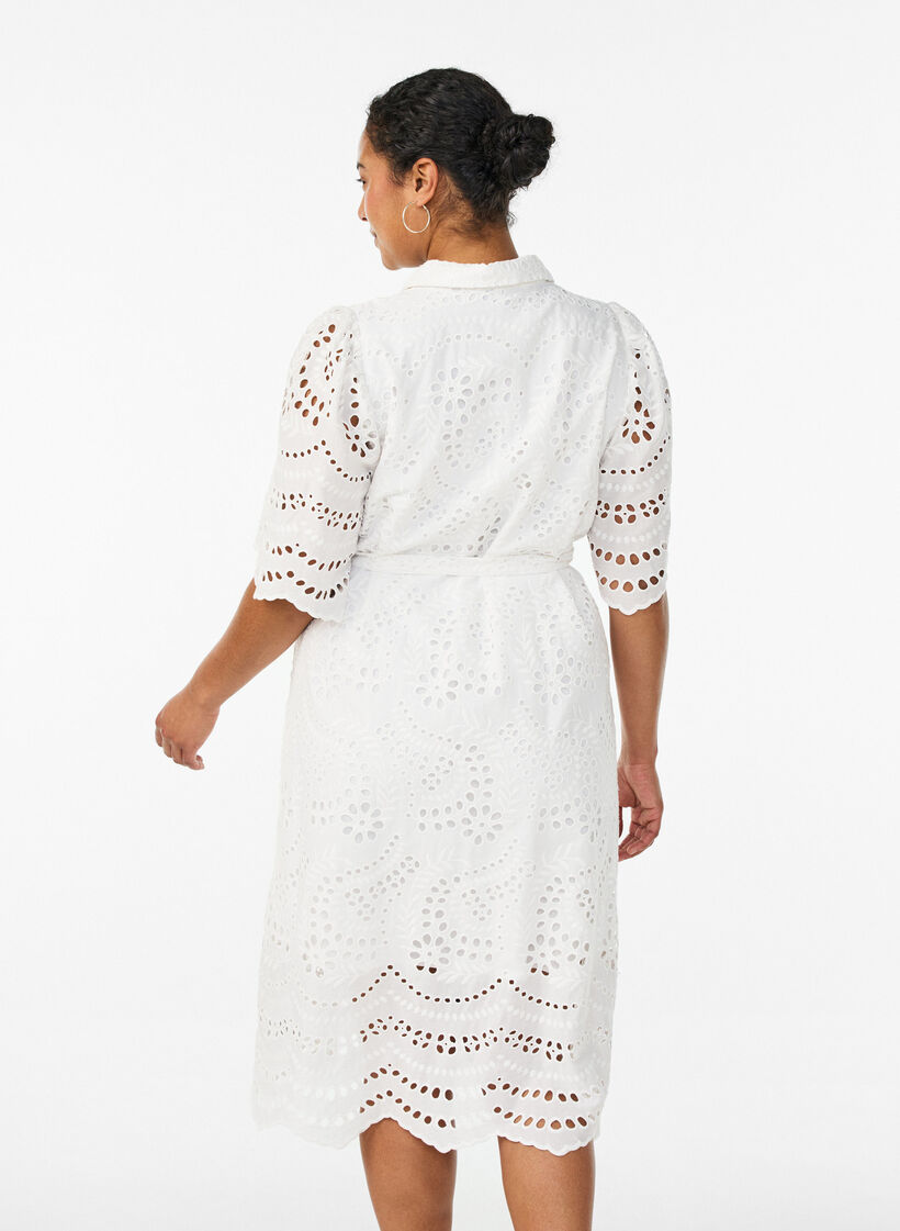 Skjortekjole i broderie anglaise med knytebelte, Hvit, Model image number 2