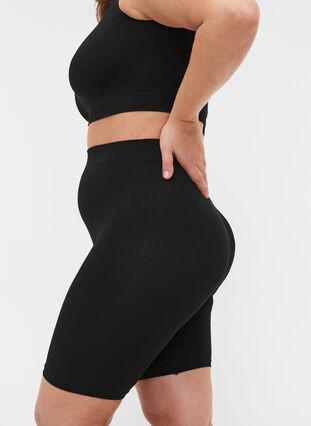 Zizzi Sømløse sykkelshorts, Black, Model image number 2