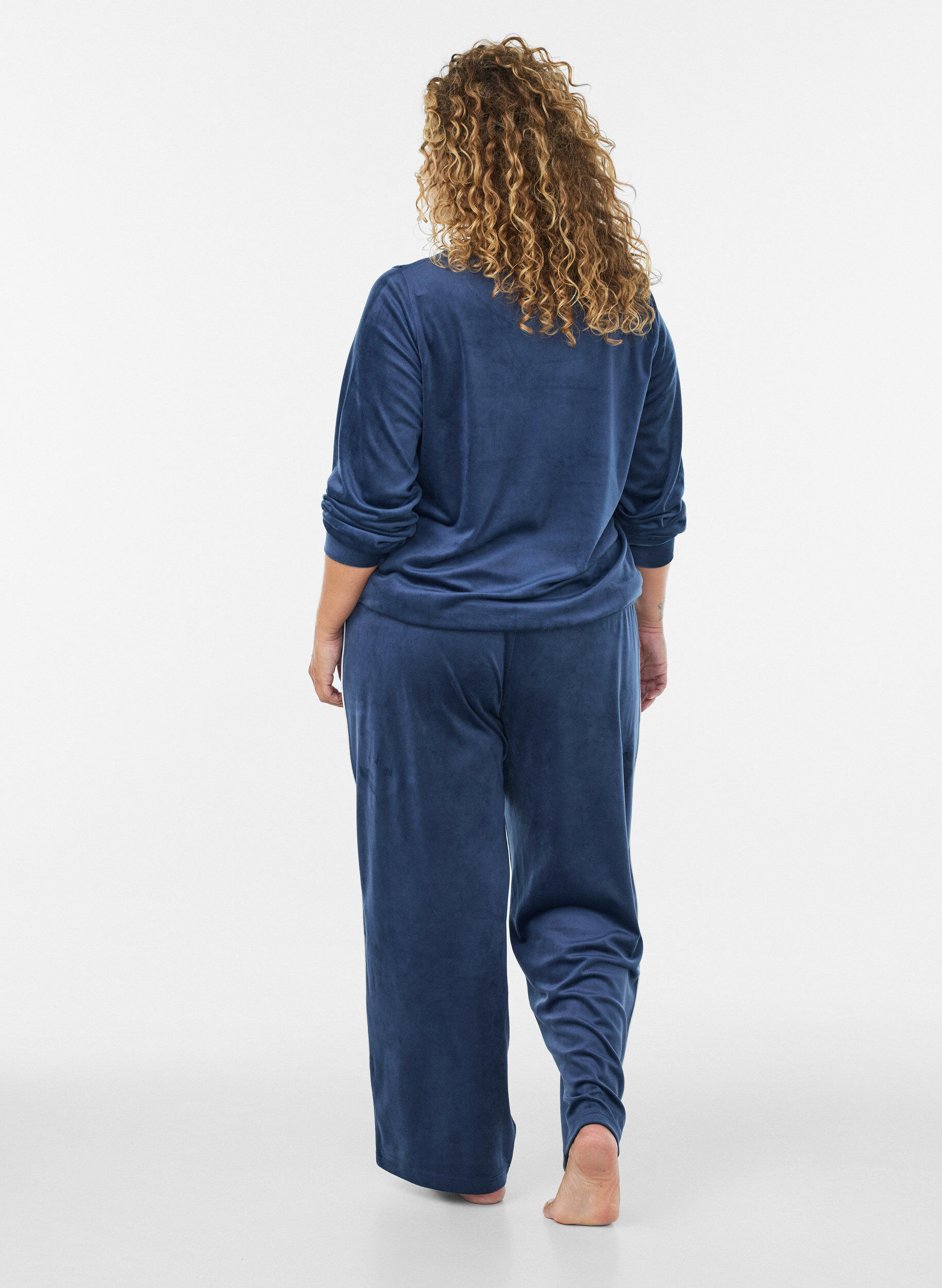 ZizziVelourbluse med brodert tekst, Bl&aring;, Model image number 2