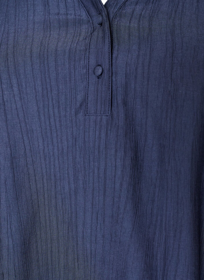 Bluse i en kr&oslash;llete viskosblanding med V-hals, Bl&aring;, Packshot image number 2