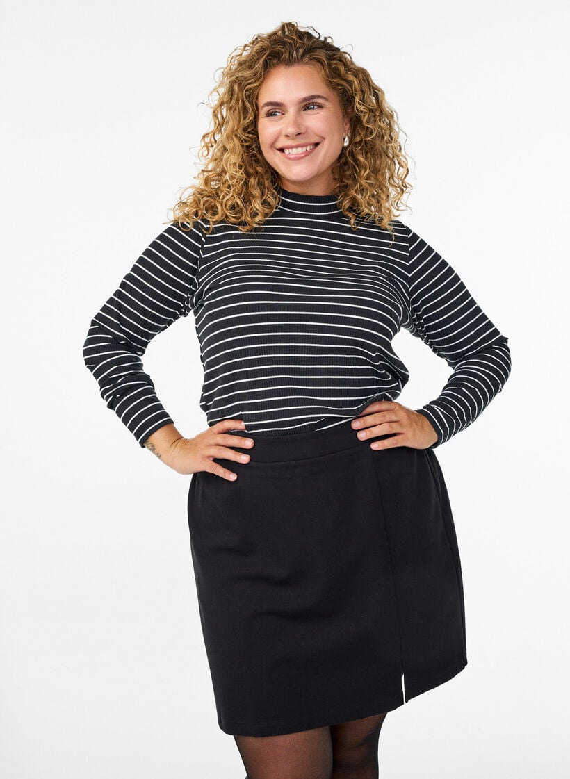 Kort jerseyskjørt med splitt, Svart, Model image number 0