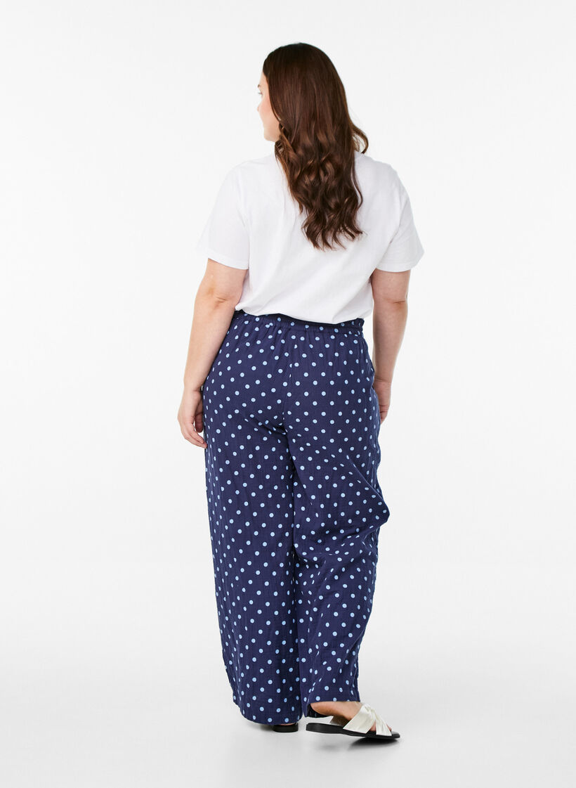 L&oslash;se bukser i bomullsmuslin med polka dots, Bl&aring;, Model image number 1