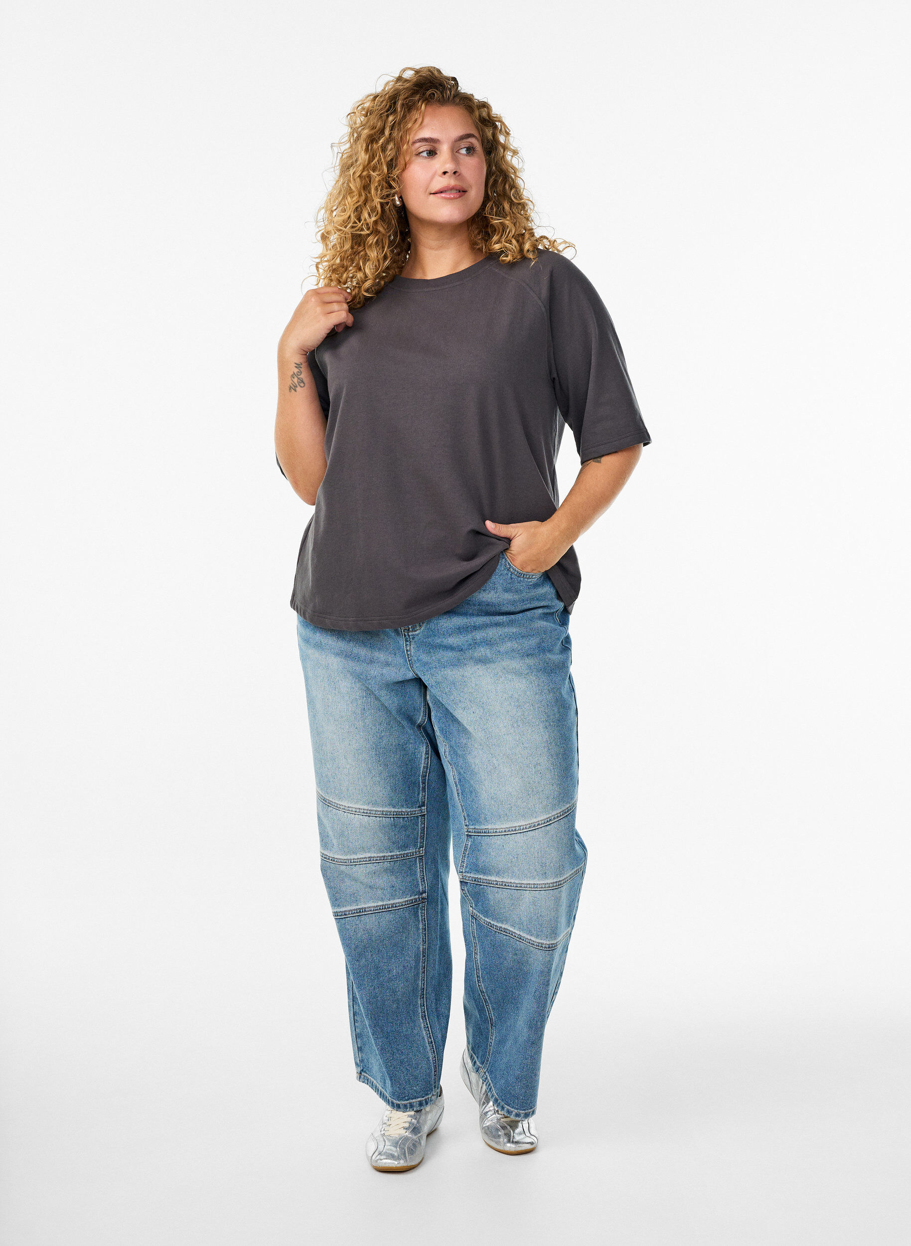 Zizzi Jerseybluse med 1/2 raglanermer, Gr&aring;, Model image number 1