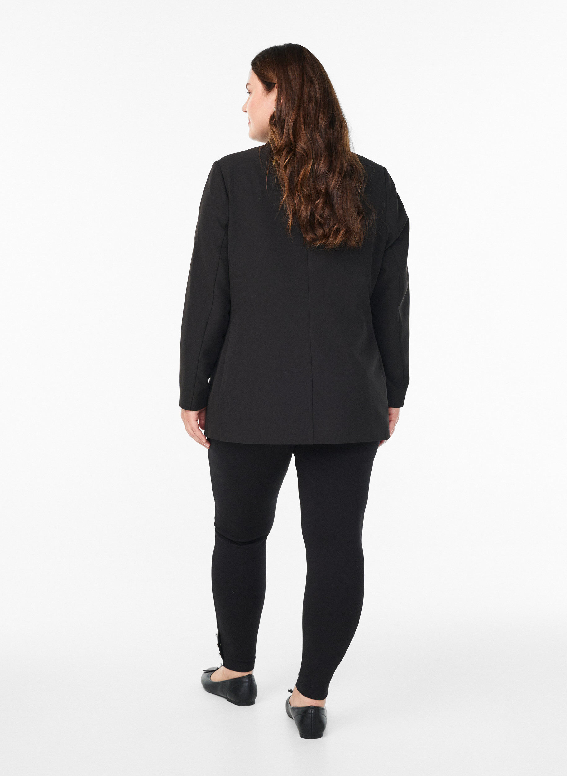 Zizzi Leggings med knapper p&aring; bunnen, Svart, Model image number 2