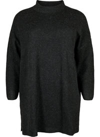 Strikket poncho med sidesplitt